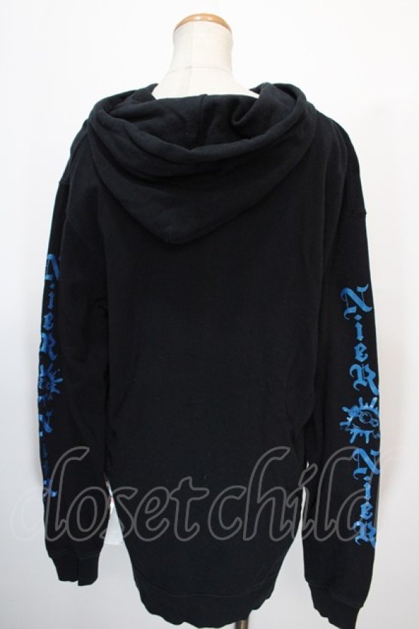 画像2: NieR Clothing / プリントプルパーカー  黒×青 Y-25-01-16-058-PU-TO-SZ-ZT254 (2)
