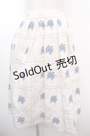 画像: an another angelus / タイル総刺繍ギャザースカート F オフホワイト Y-25-01-23-054-CA-SK-SZ-ZY