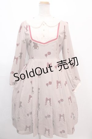 画像: axes femme kawaii / プレゼントベアーワンピース  ベージュ Y-25-01-30-185-AX-OP-AS-OS