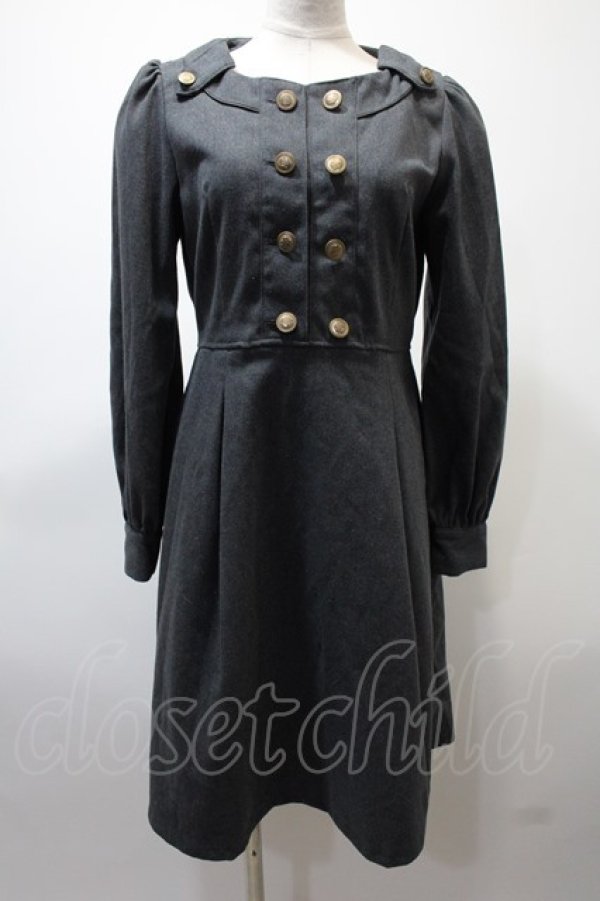 画像1: axes femme POETIQUE / 連ボタンデザインワンピース  グレー Y-25-02-13-219-AX-OP-SZ-ZT301 (1)