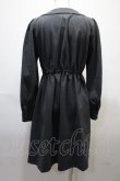 画像2: axes femme POETIQUE / 連ボタンデザインワンピース  グレー Y-25-02-13-219-AX-OP-SZ-ZT301 (2)