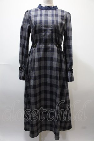 画像: axes femme POETIQUE / ベルトデザインロングワンピース  グレー Y-25-02-13-221-AX-OP-SZ-ZT301