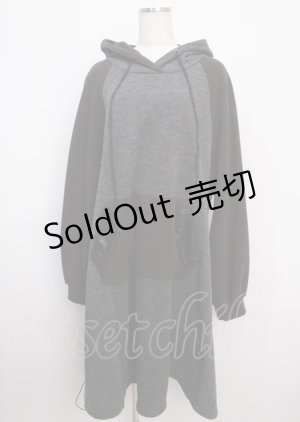 画像: Qutie Frash / フードロングワンピ  グレー×黒 Y-25-02-26-048-QU-OP-SZ-ZY