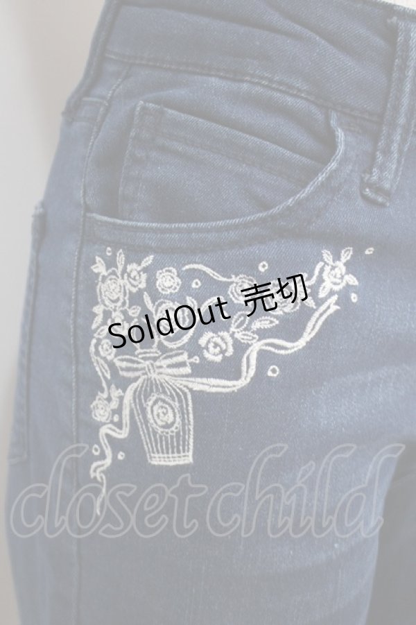 画像3: 【SALE】axes femme / 香水×バラ刺繍デニムパギンス M インディゴ Y-25-02-27-167-AX-PA-SZ-ZT220 (3)