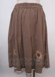 画像2: axes femme / 向日葵クロスステッチ刺繍スカート F モカ Y-25-03-07-179-AX-SK-SZ-ZT139 (2)
