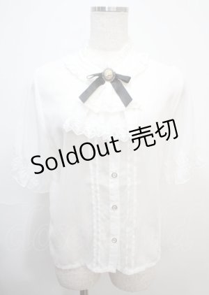 画像: axes femme / カメオ×ジャボブローチ付ブラウス M 白 Y-25-03-07-004-AX-BL-SZ-ZY
