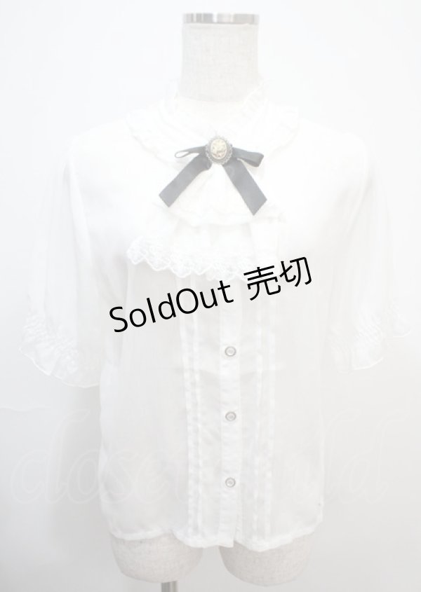 画像1: axes femme / カメオ×ジャボブローチ付ブラウス M 白 Y-25-03-07-004-AX-BL-SZ-ZY (1)