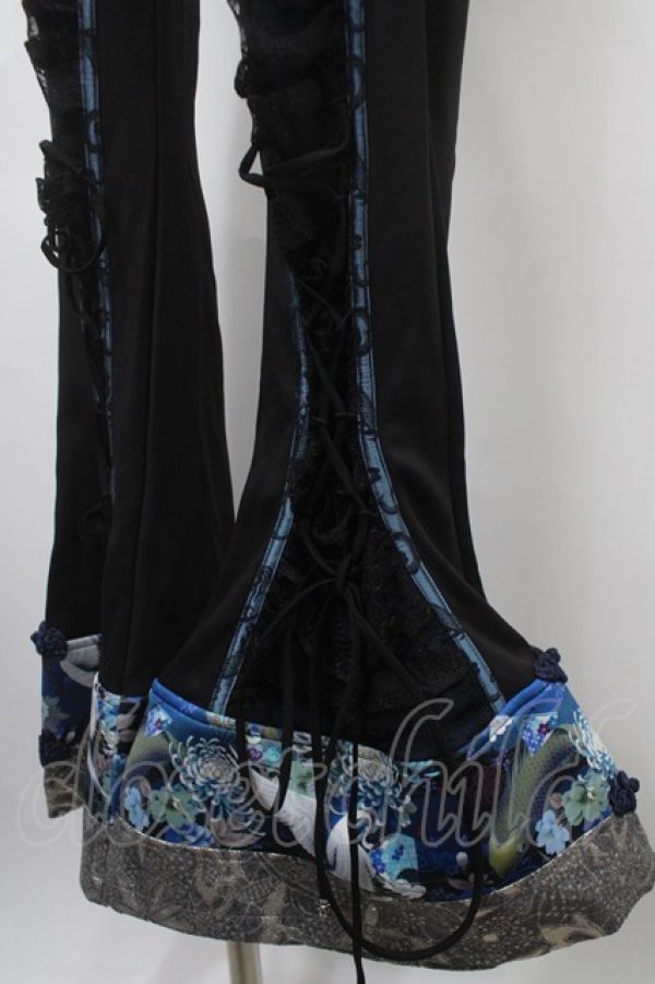 画像3: Qutie Frash / 編み上げ裾和柄ブーツカットパンツ  黒×青 Y-25-03-10-132-QU-PA-SZ-ZY (3)