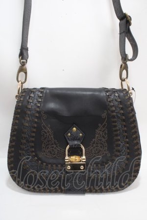 画像: OZZ ANGELO / 刺繍入ステッチショルダーバッグ  黒 Y-25-03-10-041-OO-BG-SZ-ZY