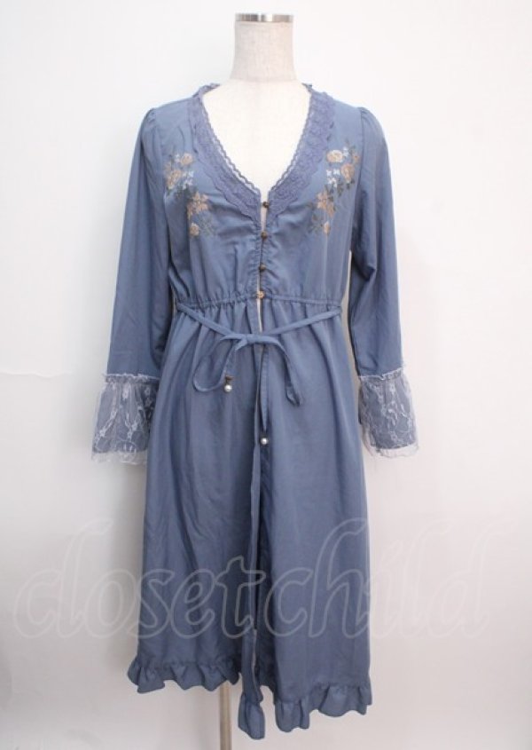 画像1: axes femme / SAJOU花刺繍ガウン  サックス Y-25-03-14-106-AX-TO-SZ-ZY (1)