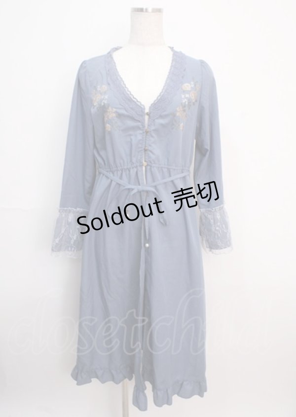 画像1: axes femme / SAJOU花刺繍ガウン  サックス Y-25-03-14-106-AX-TO-SZ-ZY (1)
