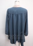 画像2: axes femme / 裾刺繍チュニック M ブルー Y-25-03-14-107-AX-TO-SZ-ZY (2)