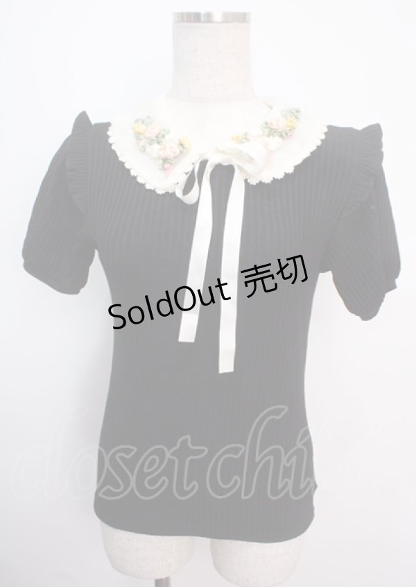 画像1: axes femme POETIQUE / フラワーリボン刺繍襟プルオーバー  黒 Y-25-03-14-032-AX-TO-SZ-OS (1)
