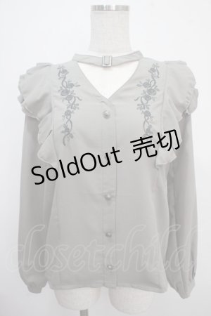 画像: axes femme / チョーカー風ローズ刺繍ブラウス F グリーン Y-25-03-21-063-AX-BL-SZ-ZS