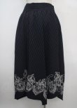 画像2: axes femme / 裾刺繍イレヘムスカート M 紺 Y-25-03-22-118-AX-SK-SZ-ZY (2)