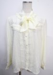 画像1: axes femme / 花刺繍ボウタイブラウス F 生成り Y-25-03-22-004-AX-BL-SZ-ZY (1)