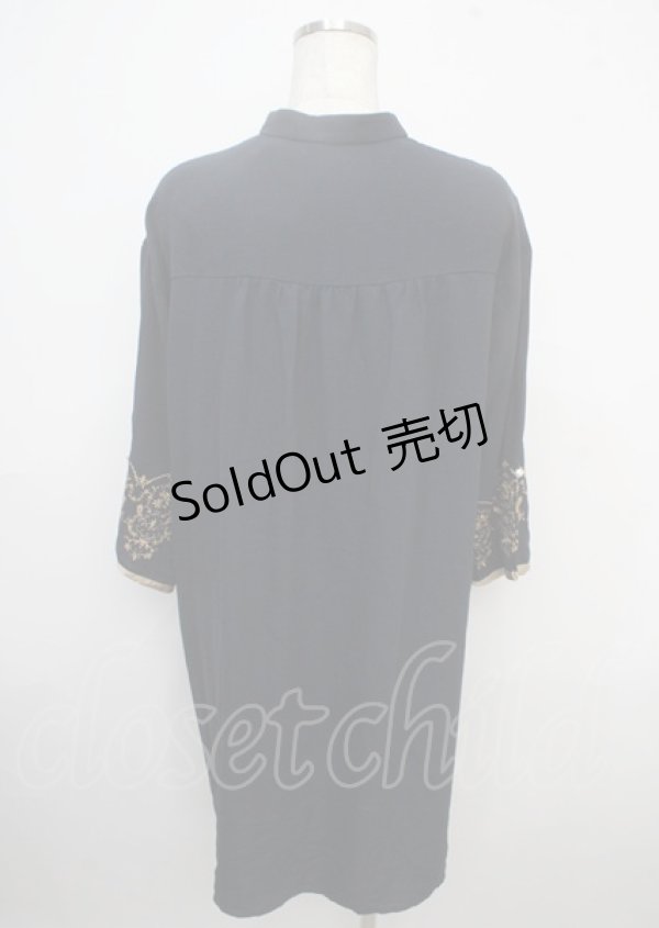 画像2: axes femme / 袖刺繍Aラインシャツワンピース M 紺 Y-25-03-23-057-AX-OP-SZ-ZI (2)