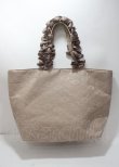 画像2: Maison de FLEUR / レースサテンフリルハンドルトートプチ F ベージュ Y-25-03-26-026-LO-BG-SZ-ZY (2)