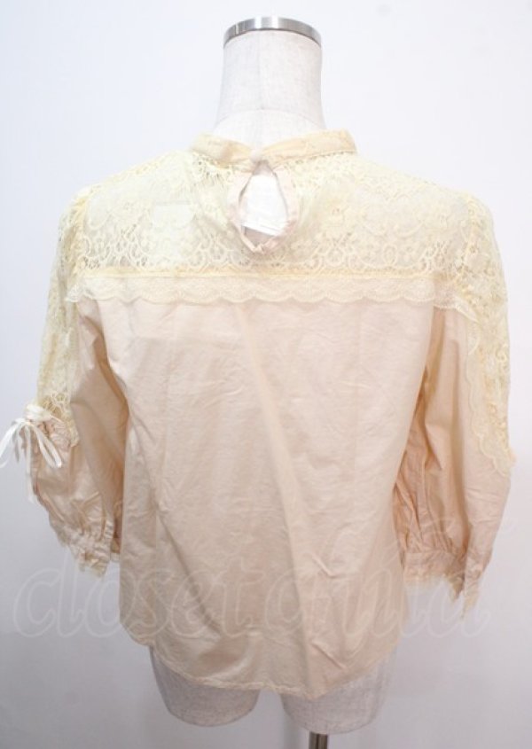 画像2: axes femme / 肩レースブラウス  キナリ Y-25-04-01-080-AX-BL-SZ-ZY (2)