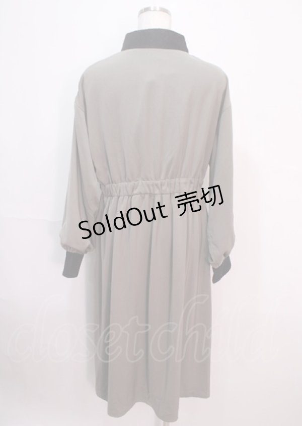 画像2: axes femme / バイカラーロングブルゾン F カーキ Y-25-04-01-119-AX-OP-SZ-ZI (2)