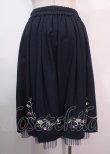 画像2: axes femme POETIQUE / チューリップ刺繍タックスカート M 紺 Y-25-04-01-157-AX-SK-SZ-ZY (2)
