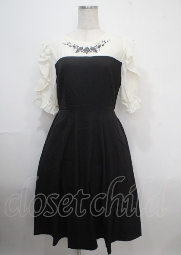 画像1: axes femme / ローズ刺繍ドッキングワンピース F 黒 Y-25-04-03-094-AX-OP-SZ-ZI (1)