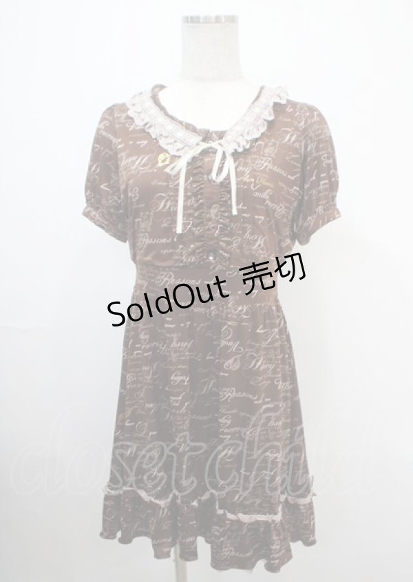 画像1: axes femme / アンティーク文字柄ワンピース M 茶 Y-25-04-03-103-AX-OP-SZ-ZY (1)