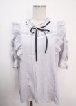 画像1: axes femme POETIQUE / レース使い肩あきフリルブラウス M サックス Y-25-04-03-010-AX-BL-SZ-ZY (1)