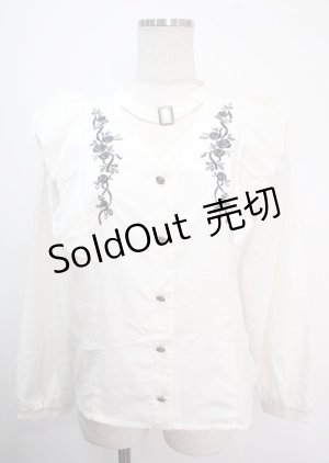 画像: axes femme / チョーカー風ローズ刺繍ブラウス  白 Y-25-04-03-020-AX-BL-SZ-ZI