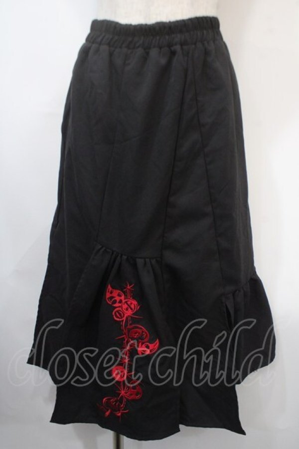 画像1: NieR Clothing / 変則スリットスカート F 黒 Y-25-04-15-172-PU-SK-SZ-ZY (1)