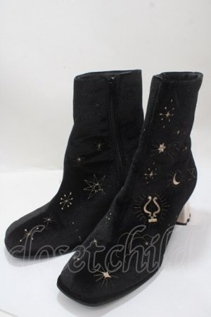 画像: axes femme POETIQUE / 天体モチーフ刺繍ベロアブーツ  黒 Y-25-04-17-118-AX-SH-SZ-ZY
