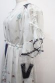 画像3: axes femme / ボタニカルスカーフ柄ワンピース F 白 Y-25-04-20-078-AX-OP-SZ-ZY (3)