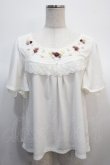 画像1: axes femme / ローズガーデンフリル袖プルオーバー  白 Y-25-04-21-015-AX-TO-SZ-ZY (1)