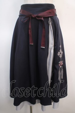 画像: axes femme / チャイナ刺繍ジップ付スカート  紺 Y-25-04-21-139-AX-SK-SZ-ZY