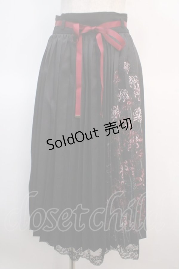 画像1: axes femme / 彼岸花柄プリーツスカート F 黒 Y-25-04-21-154-AX-SK-SZ-ZY (1)