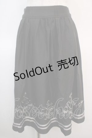 画像: axes femme POETIQUE / アクアマリン透かし刺繍スカート  黒 Y-25-04-21-156-AX-SK-SZ-ZI