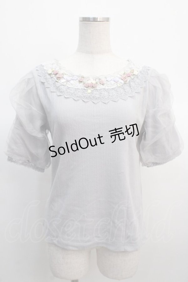 画像1: axes femme / 巻きバラのふんわりチュール袖プルオーバー  サックス Y-25-04-21-023-AX-TO-SZ-ZY (1)