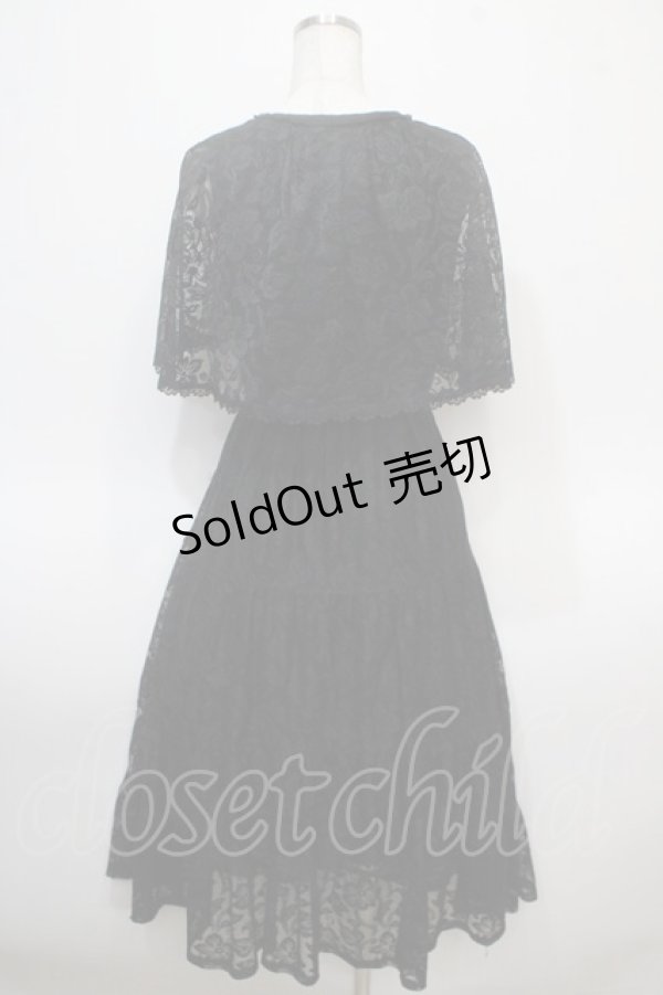 画像2: axes femme / ケープ風レースティアードワンピース F 黒 Y-25-04-23-125-AX-OP-SZ-ZY (2)