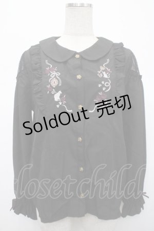 画像: axes femme / 猫刺繍ヨークフリルブラウス F 黒 Y-25-04-23-033-AX-BL-SZ-ZY