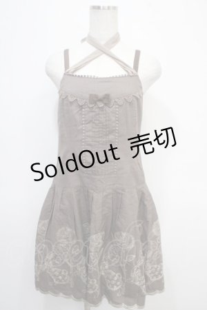 画像: Emily Temple cute / バラ&ウサギラメ刺繍ローウエストノースリーブワンピース  ブラウン Y-25-04-26-093-ET-OP-SZ-ZY