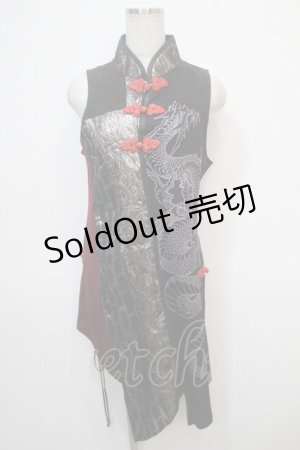画像: Qutie Frash / 龍ptチャイナアシメノースリーブチュニック  黒×赤 Y-25-04-28-055-QU-OP-SZ-ZY