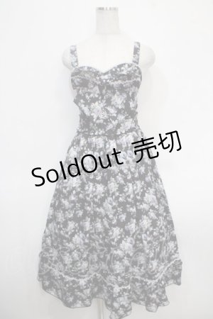 画像: axes femme / ビッグリボン×ローズ柄ジャンパースカート F 黒 Y-25-05-10-128-AX-OP-SZ-ZI