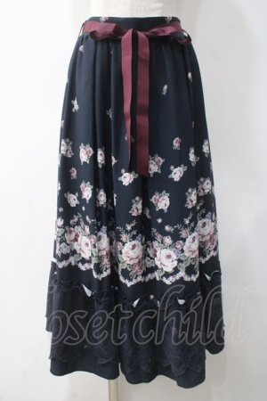 画像: axes femme / 裾レース使い薔薇柄スカート  紺 Y-25-05-10-151-AX-SK-SZ-ZY