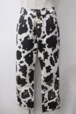 画像1: WC / 牛柄デザインパンツ F 白×黒 Y-25-05-14-160-PU-PA-SZ-ZY (1)