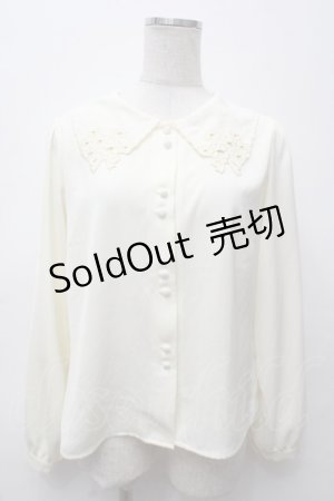 画像: F i.n.t / ミニブーケ刺繍カットワーク衿ブラウス F アイボリー Y-25-05-14-021-CA-BL-SZ-ZY