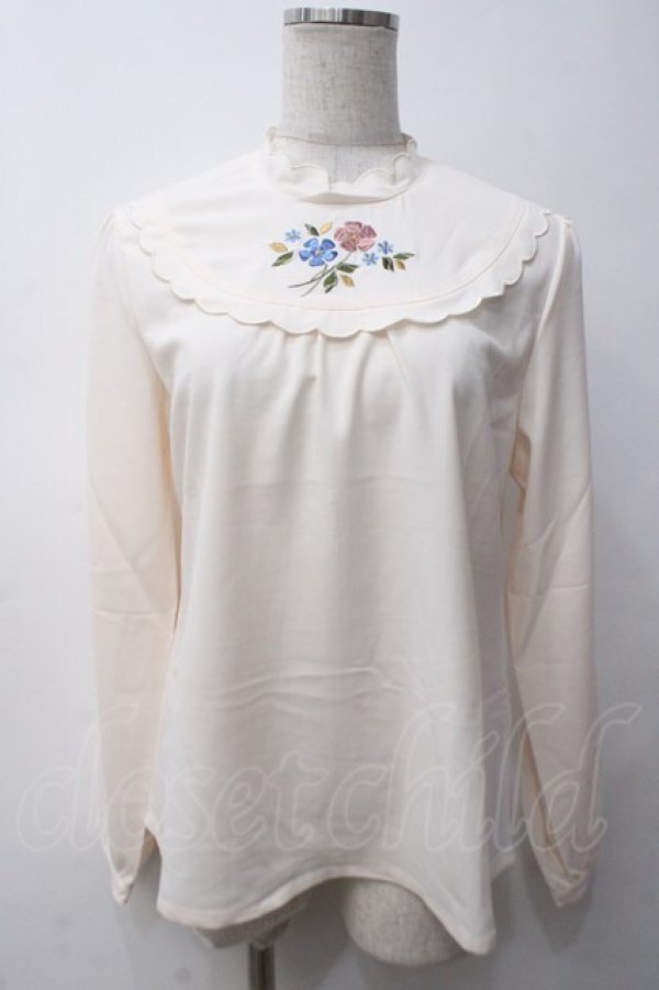 画像1: Fi.n.t / お花刺繍ヨークプルブラウス  オフ Y-25-05-14-022-CA-BL-AS-ZY (1)