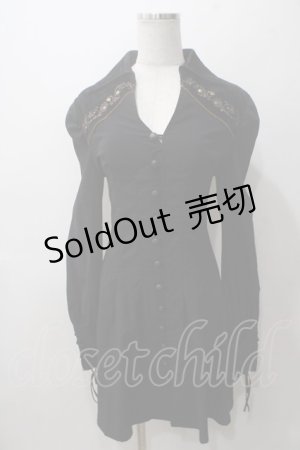画像: 【SALE】Ozz oneste / レースアップ刺繍ワンピース  黒 Y-25-05-19-068-OO-OP-SZ-ZT202