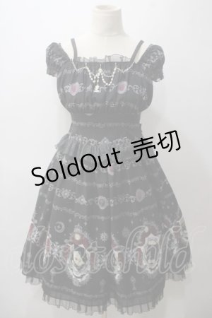 画像: ALICE and the PIRATES / Mistical brilliance Jewelry〜秘められた宝石の行方〜柄ジャンパースカートI  黒 Y-25-05-19-129-PA-OP-SZ-ZY
