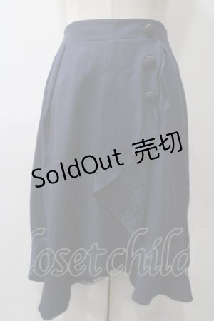 画像: axes femme / 釦付ラッフルスカート F 紺 Y-25-05-19-171-AX-SK-SZ-ZY
