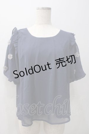 画像: axes femme POETIQUE / 花モチーフシフォントップス  紺 Y-25-05-22-071-AX-TO-SZ-ZY